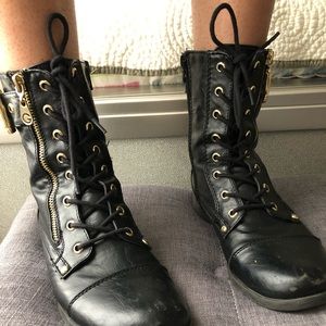 Combat boots